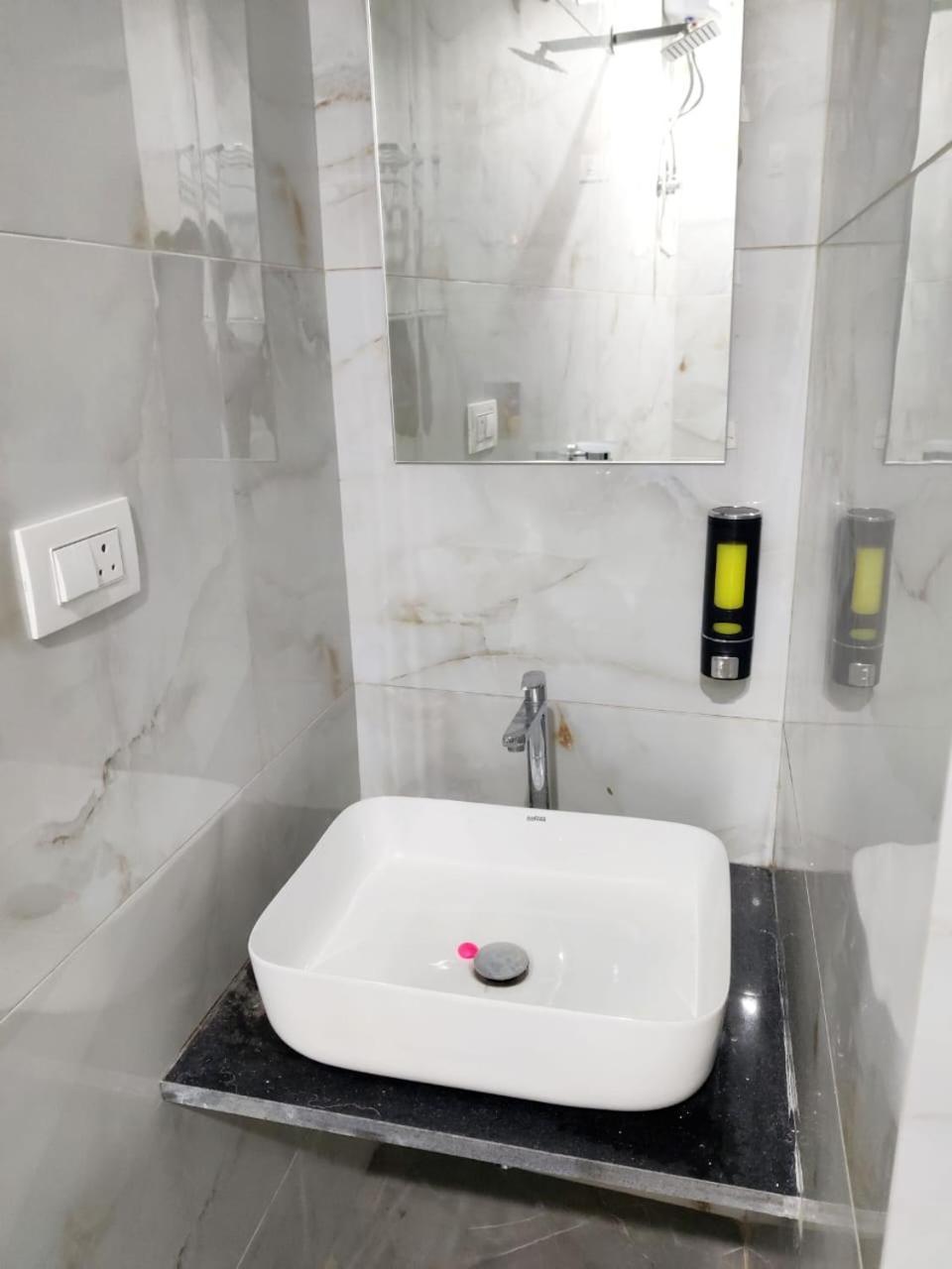 Hotel Comfy Inn Mumbai Bagian luar foto