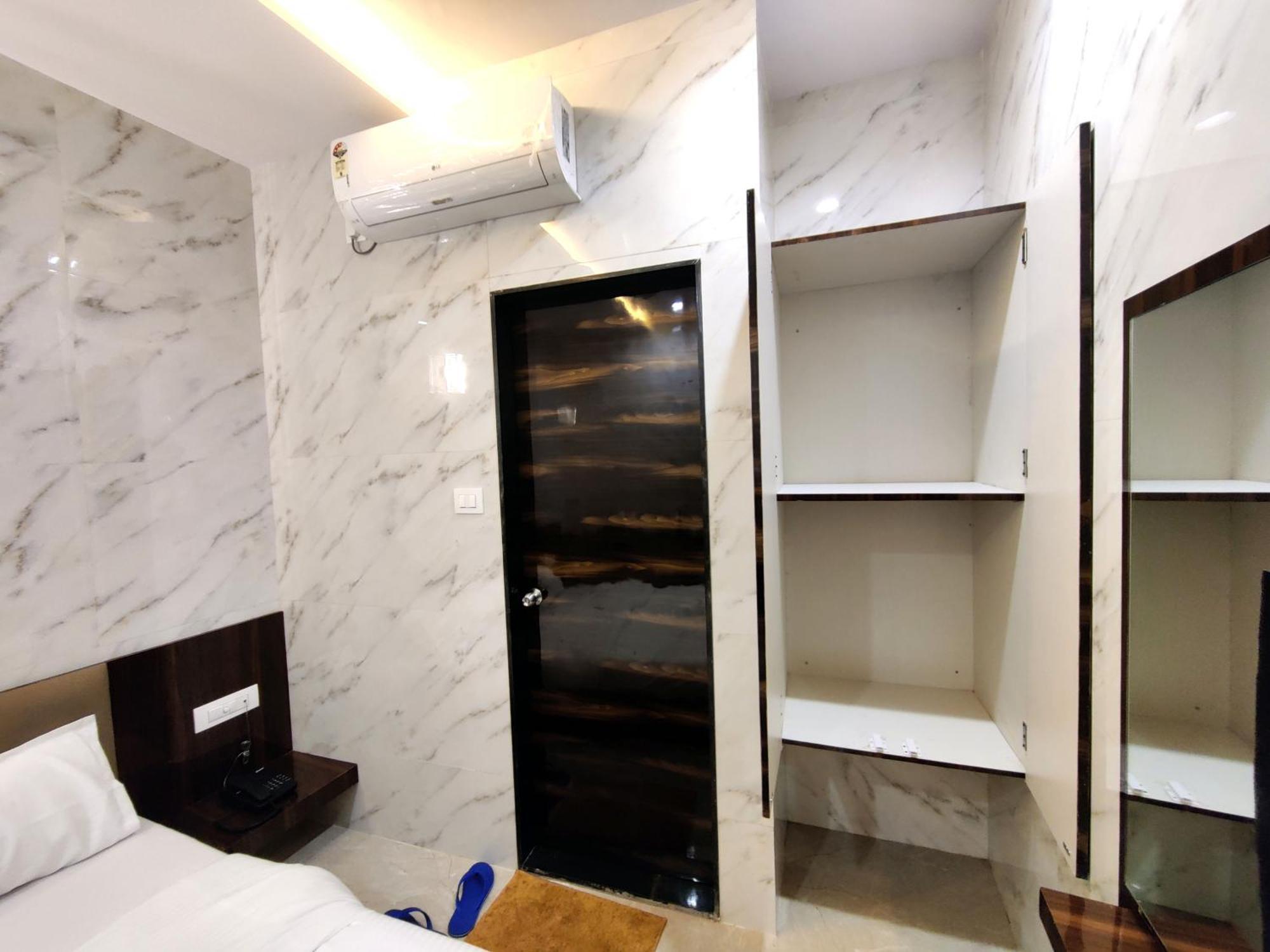Hotel Comfy Inn Mumbai Bagian luar foto