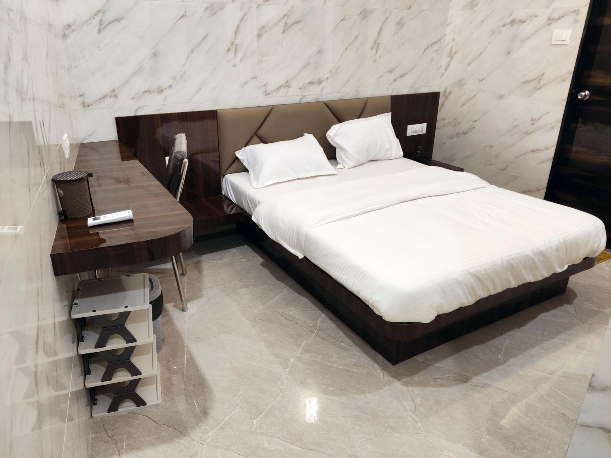 Hotel Comfy Inn Mumbai Bagian luar foto