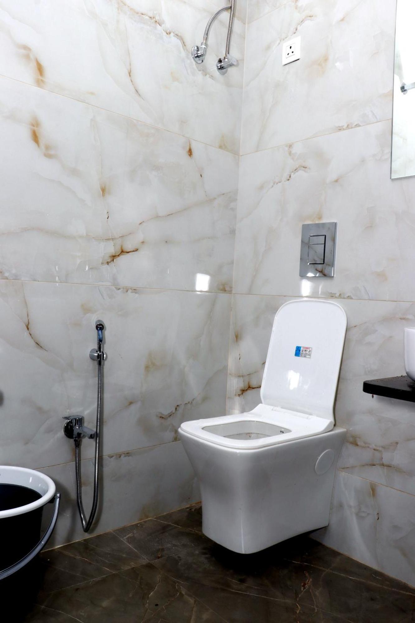 Hotel Comfy Inn Mumbai Bagian luar foto